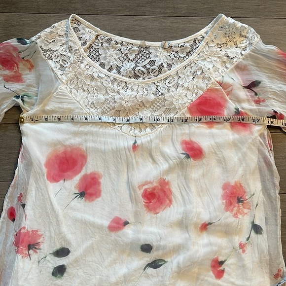 Floral Italian Silk Blouse. Size Small - Picture 9 of 11